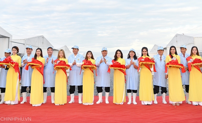 thu tuong du khanh thanh khu san xuat ca tra giong tren song tien