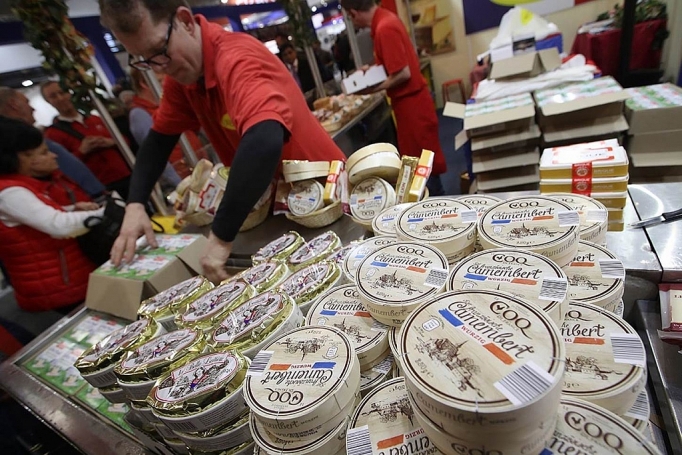 Mỹ đe dọa áp thuế với 2,4 tỷ USD hàng hóa của Pháp sau thỏa thuận hòa hoãn kéo dài 90 ngày my de doa ap thue voi 24 ty usd hang hoa cua phap sau thoa thuan hoa hoan keo dai 90 ngay