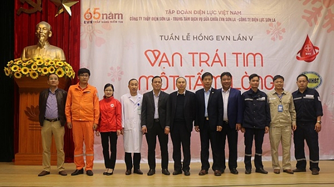 son la 200 can bo cong nhan vien nganh dien huong ung tua n le ho ng evn lan thu v