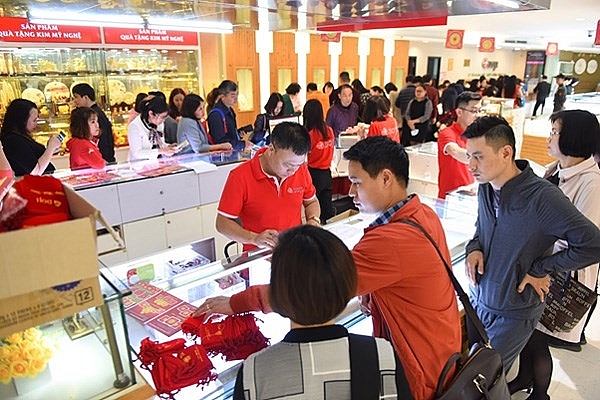 vang trong nuoc dong loat tang vuot 42 trieu dong moi luong