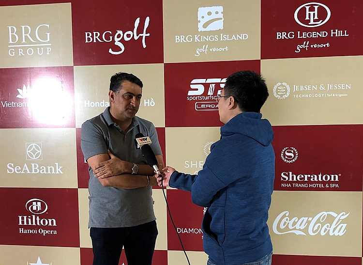 4328-03-pv-golfer-amish