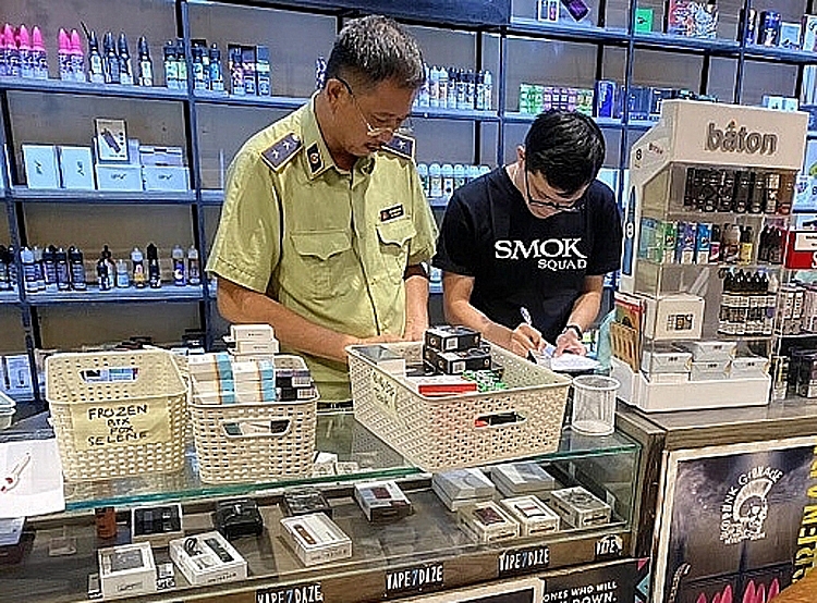 Lực lượng quản lý thị trường xử lý nhiều vụ liên quan đến thuốc lá thế hệ mới 3949-bai-chinh