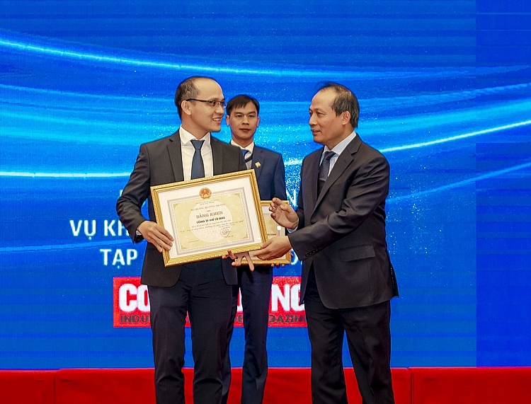 5623-2-kcm-nhan-bang-khen