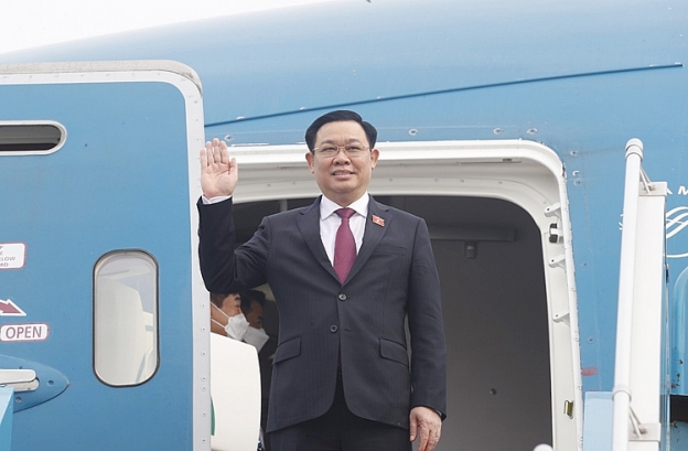 Chủ tịch Quốc hội Vương Đình Huệ lên đường thăm chính thức Hàn Quốc và Ấn Độ