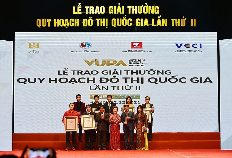 Đại diện Tập đoàn Sun Group nhận 2 giải Vàng VUPA 2021 Đại diện Tập đoàn Sun Group nhận 2 giải Vàng VUPA 2021