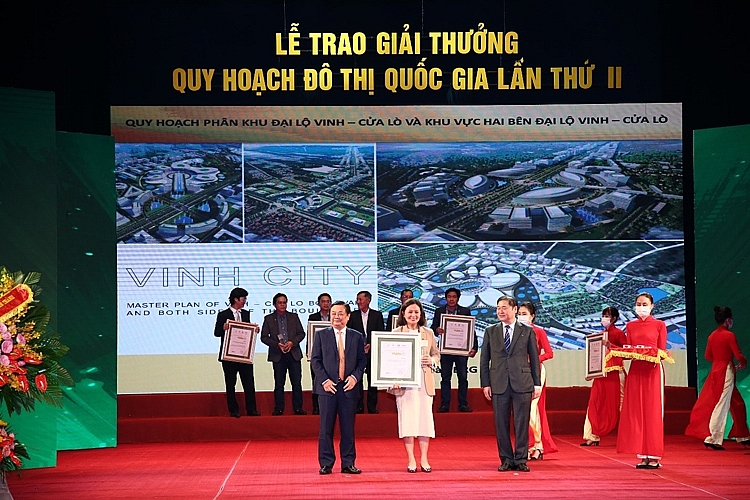 Đại diện Tập đoàn BRG nhận Giải Vàng cho Quy hoạch tổng thể Đại lộ Vinh - Cửa Lò và hai bên trục Đại lộ Vinh - Cửa Lò (Nghệ An) Đại diện Tập đoàn BRG nhận Giải Vàng cho Quy hoạch tổng thể Đại lộ Vinh - Cửa Lò và hai bên trục Đại lộ Vinh - Cửa Lò (Nghệ An)