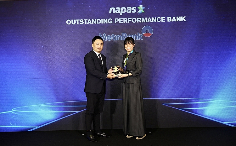 VietinBank với giải Ngân hàng tiêu biểu năm 2021 Outstanding Performance Bank 2021