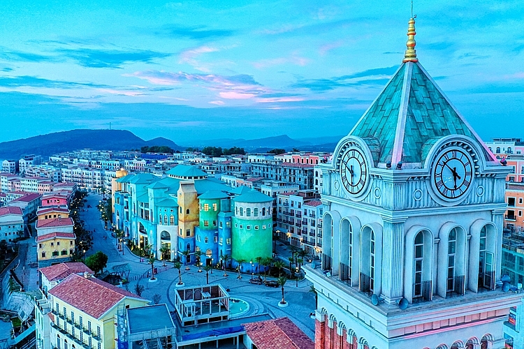 Kiệt tác mới của “phù thủy kiến trúc” lừng danh thế giới Bill Bensley - Sun Signature Gallery sẽ là điểm đến không thể bỏ lỡ của du khách khi tới Phú Quốc Kiệt tác mới của “phù thủy kiến trúc” lừng danh thế giới Bill Bensley - Sun Signature Gallery sẽ là điểm đến không thể bỏ lỡ của du khách khi tới Phú Quốc