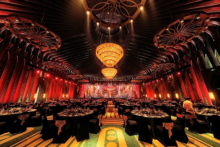 Siêu Ballroom tại Sun Signature Gallery là sự kết hợp hoàn hảo của nghệ thuật kiến trúc cổ điển và hệ thống âm thanh tiêu chuẩn quốc tế Siêu Ballroom tại Sun Signature Gallery là sự kết hợp hoàn hảo của nghệ thuật kiến trúc cổ điển và hệ thống âm thanh tiêu chuẩn quốc tế