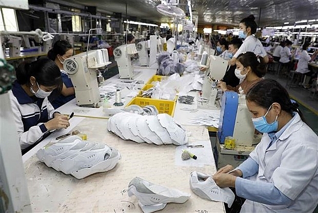 Sản xuất giầy thể thao xuất khẩu tại Công ty Trường Xuân thuộc Công ty TNHH Hóa dệt Hà Tây