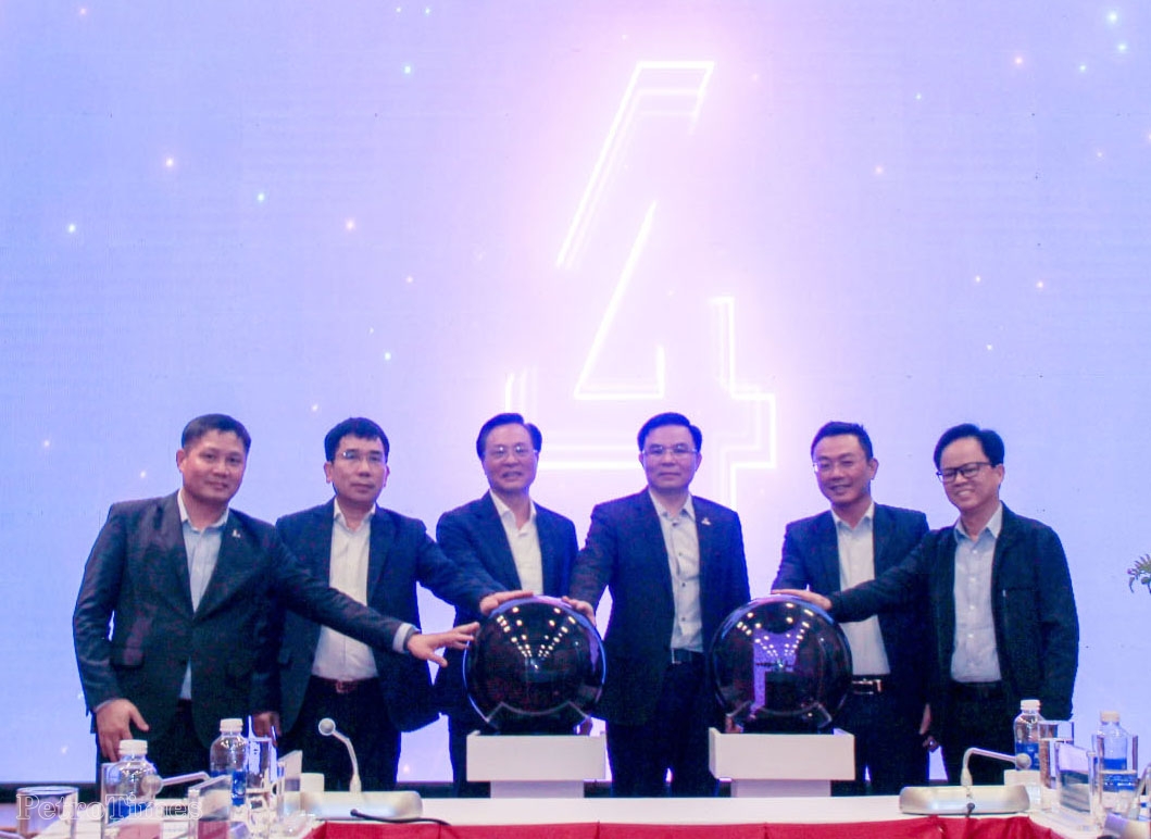 Tổng Giám đốc Petrovietnam: “BSR góp phần để doanh thu của Tập đoàn đạt mức kỷ lục trong 61 năm” Tổng Giám đốc Petrovietnam: “BSR góp phần để doanh thu của Tập đoàn đạt mức kỷ lục trong 61 năm”