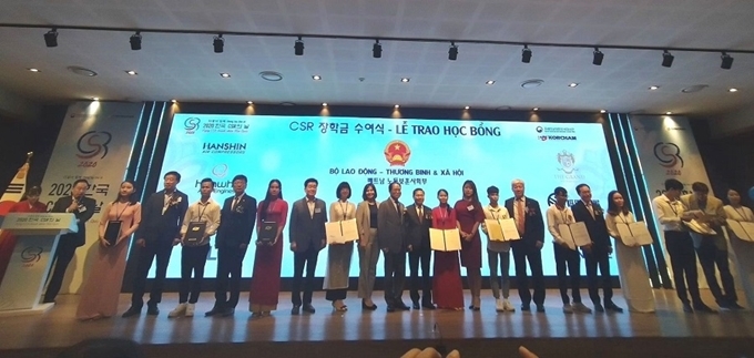 100 sinh vien viet nam duoc nhan hoc bong cua doanh nghiep han quoc