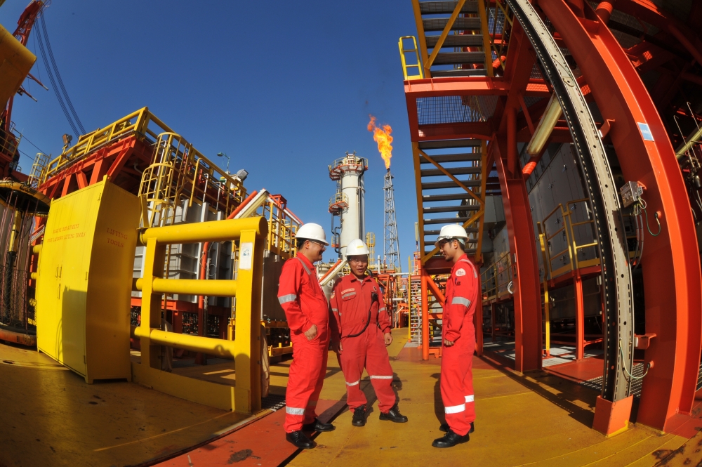 petrovietnam hard hit by pandemic world oil prices but keeps up operations