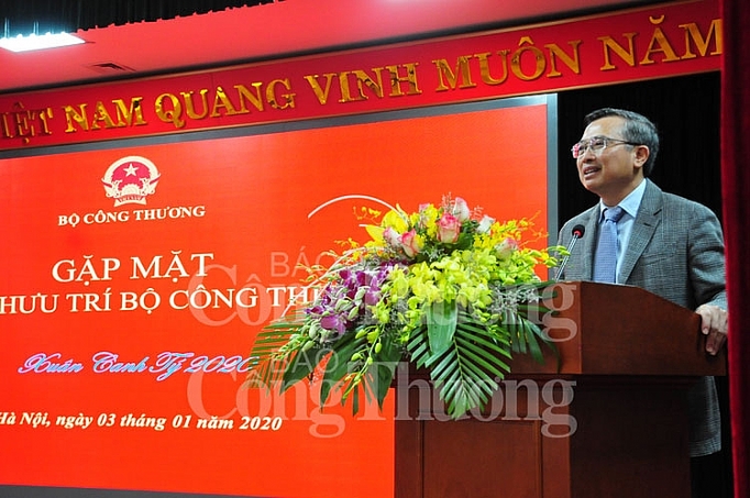 lanh dao bo cong thuong gap mat can bo huu tri nhan dip tet canh ty 2020