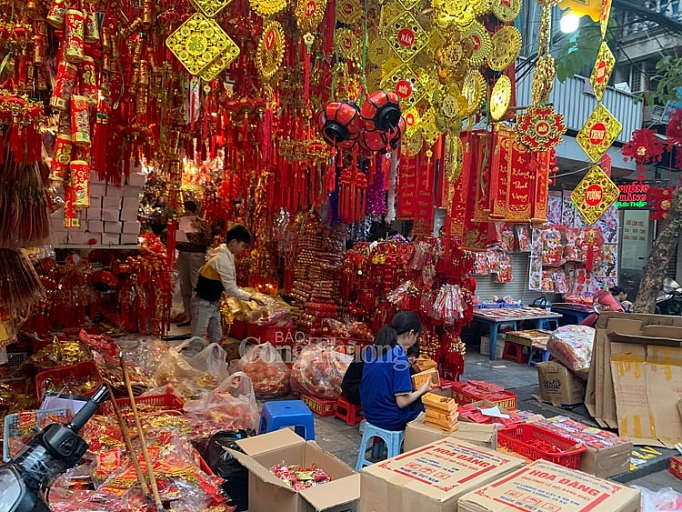 Sôi động thị trường đồ trang trí Tết soi dong thi truong do trang tri tet
