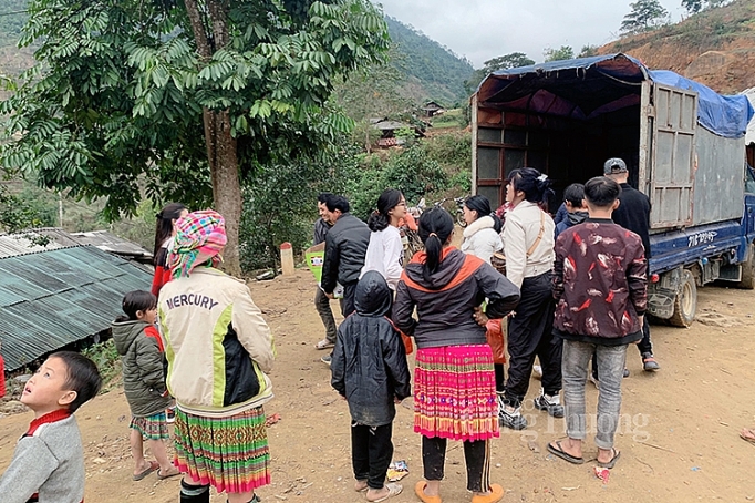 mang xuan yeu thuong den voi nguoi dan ngheo huyen van chan