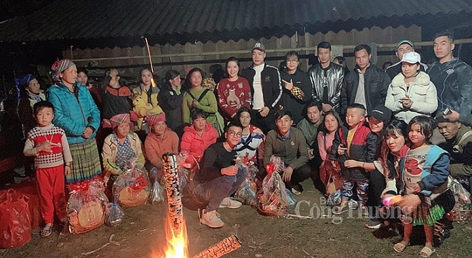 mang xuan yeu thuong den voi nguoi dan ngheo huyen van chan