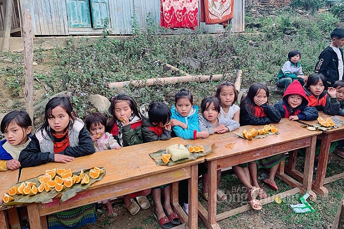 mang xuan yeu thuong den voi nguoi dan ngheo huyen van chan