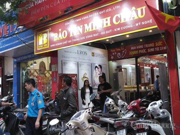 Tấp nập mua vàng trước ngày vía Thần Tài tap nap mua vang truoc ngay via than tai