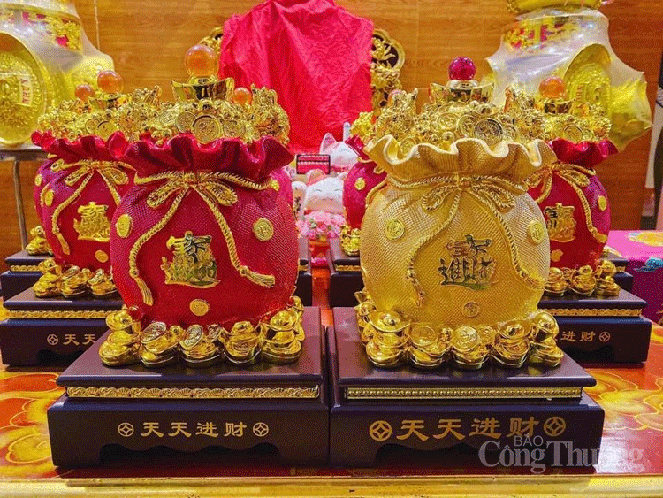 Tấp nập mua vàng trước ngày vía Thần Tài tap nap mua vang truoc ngay via than tai