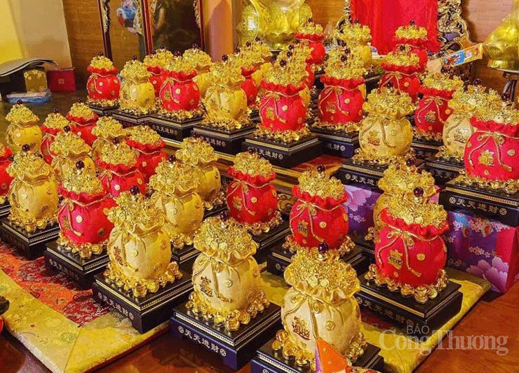 Tấp nập mua vàng trước ngày vía Thần Tài tap nap mua vang truoc ngay via than tai