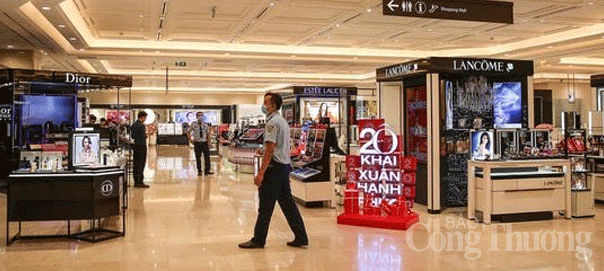 noi so ncov khien nhieu trung tam thuong mai diu hiu vang khach