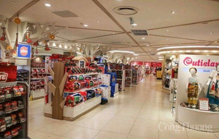 noi so ncov khien nhieu trung tam thuong mai diu hiu vang khach