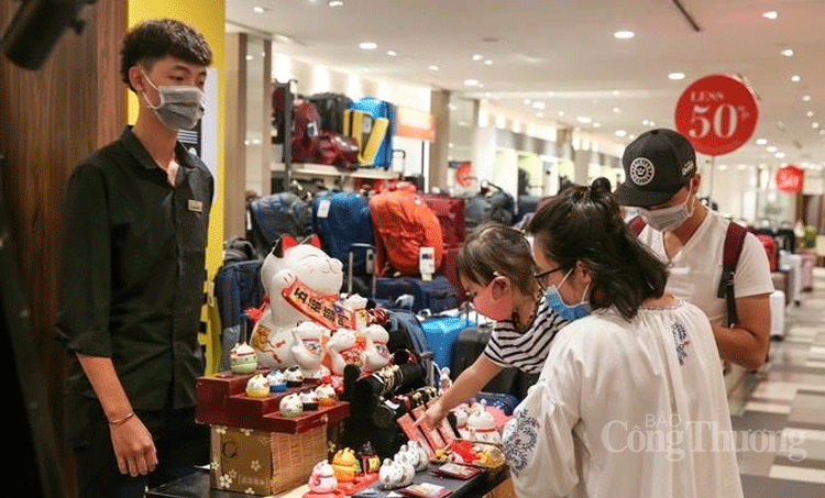 noi so ncov khien nhieu trung tam thuong mai diu hiu vang khach