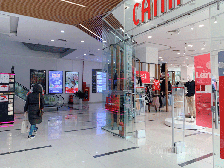 noi so ncov khien nhieu trung tam thuong mai diu hiu vang khach