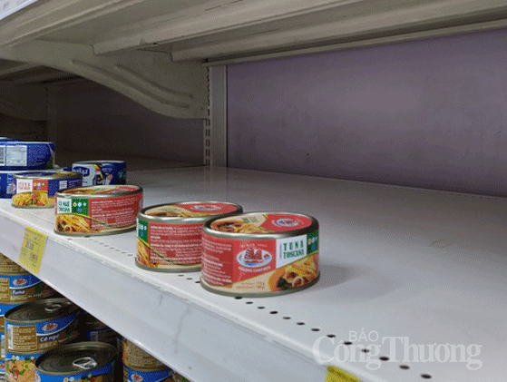 Người dân mua thực phẩm tích trữ, siêu thị đáp ứng đủ nguồn cung nguoi dan mua thuc pham tich tru sieu thi dap ung du nguon cung