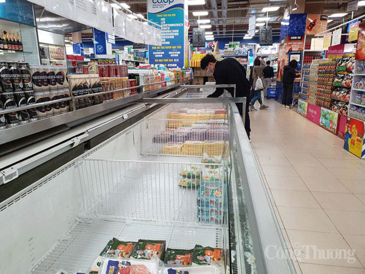 Người dân mua thực phẩm tích trữ, siêu thị đáp ứng đủ nguồn cung nguoi dan mua thuc pham tich tru sieu thi dap ung du nguon cung