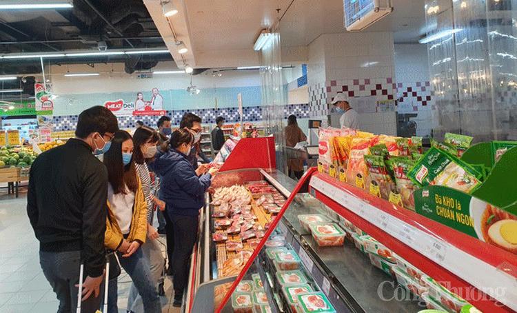 Người dân mua thực phẩm tích trữ, siêu thị đáp ứng đủ nguồn cung nguoi dan mua thuc pham tich tru sieu thi dap ung du nguon cung