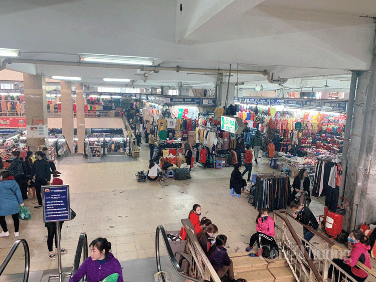 cho dong xuan e am vang khach trong mu a di ch covid 19