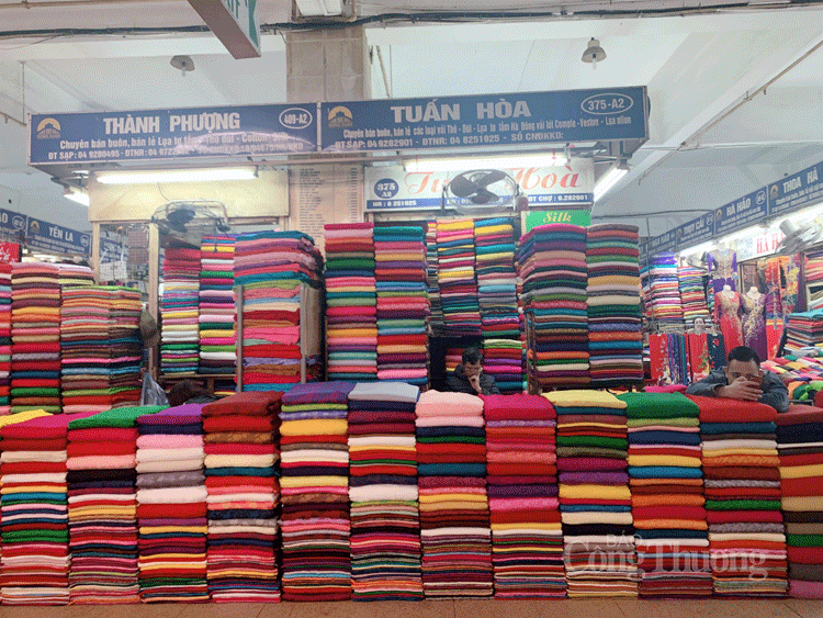 cho dong xuan e am vang khach trong mu a di ch covid 19