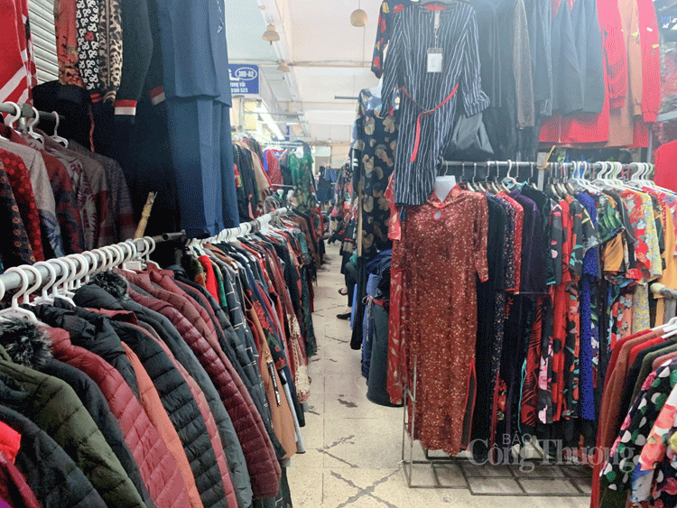 cho dong xuan e am vang khach trong mu a di ch covid 19