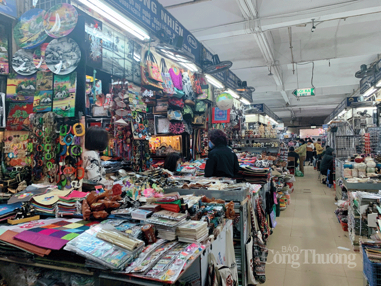 cho dong xuan e am vang khach trong mu a di ch covid 19