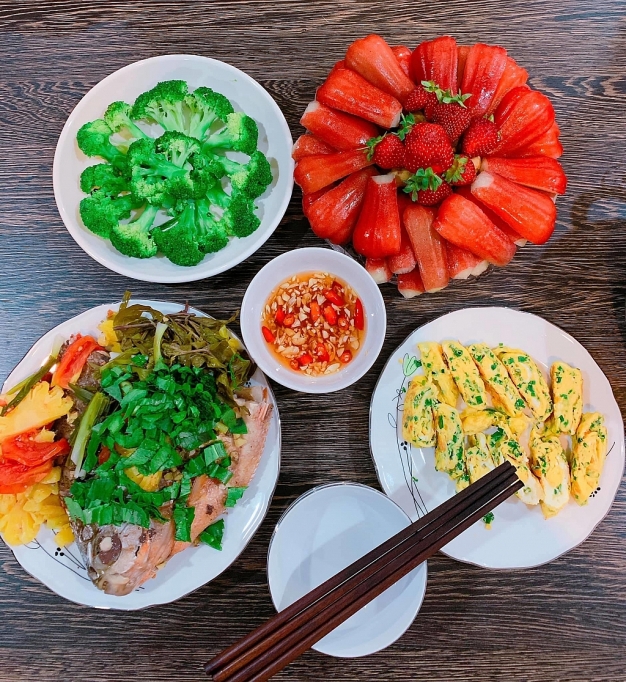 thuc hien cach ly xa hoi nhieu ban tre tro thanh dau bep