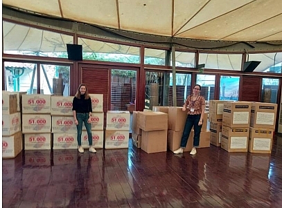viet nam van chuyen hon 250000 khau trang vien tro sang phap