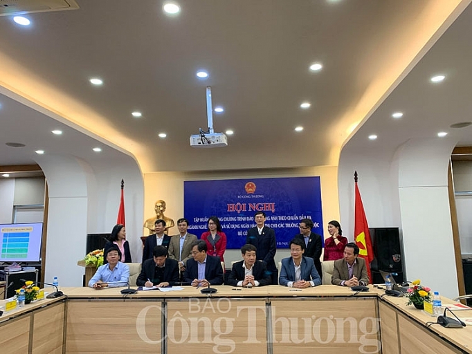 doi moi day va hoc tieng anh trong he thong giao duc thuoc bo cong thuong