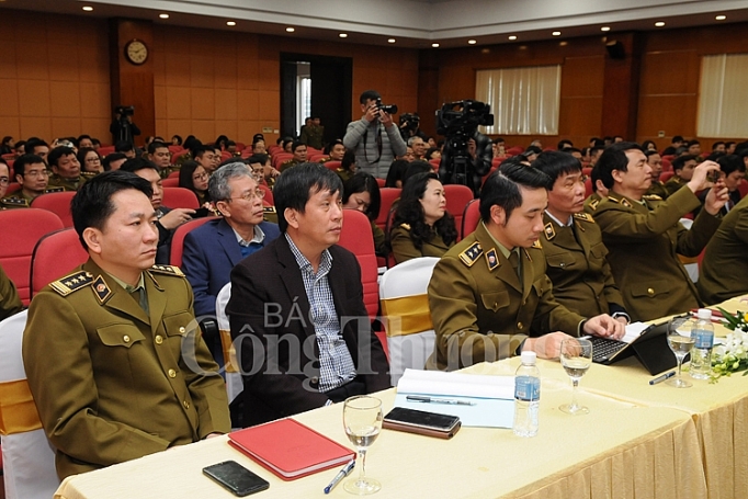 xay dung luc luong quan ly thi truong chinh quy chuyen nghiep hien dai