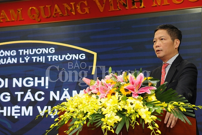 xay dung luc luong quan ly thi truong chinh quy chuyen nghiep hien dai