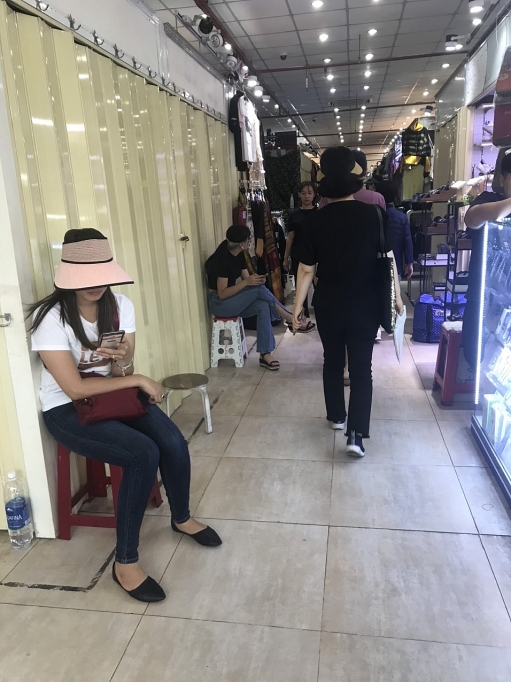 tieu thuong saigon square dong loat dong cua truoc dot truy quet hang gia cua luc luong quan ly thi truong