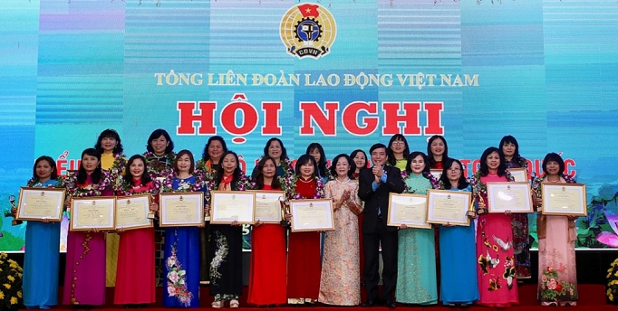 Cán bộ công đoàn ngành Công Thương được vinh danh Nữ công tiêu biểu toàn quốc 2019 can bo cong doan nganh cong thuong duoc vinh danh nu cong tieu bieu toan quoc 2019