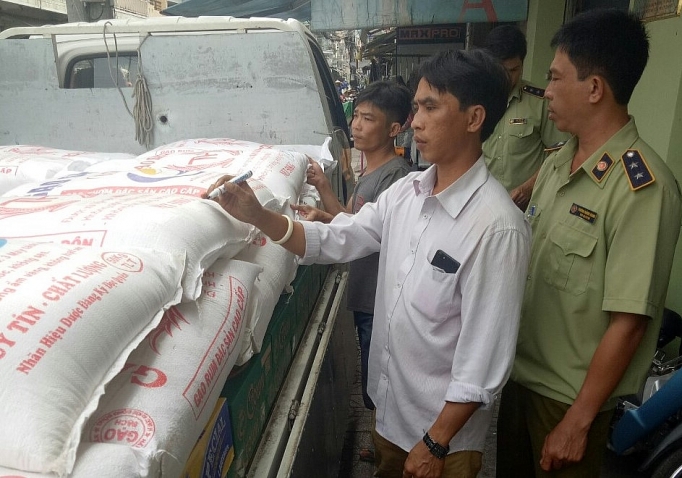 An Giang: Tạm giữ 1.450kg đường cát Thái Lan nhập lậu an giang tam giu 1450kg duong cat thai lan nhap lau