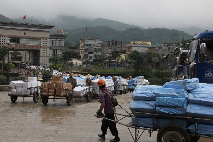 Sẽ xử lý nghiêm các hành vi buôn lậu gia cầm sống và các sản phẩm gia cầm vào Việt Nam se xu ly nghiem cac hanh vi buon lau gia cam song va cac san pham gia cam vao viet nam