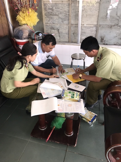 Phát hiện cửa hàng bán thuốc trừ sâu nghi vấn giả mạo nhãn hiệu tại An Giang phat hien cua hang ban thuoc tru sau nghi van gia mao nhan hieu tai an giang