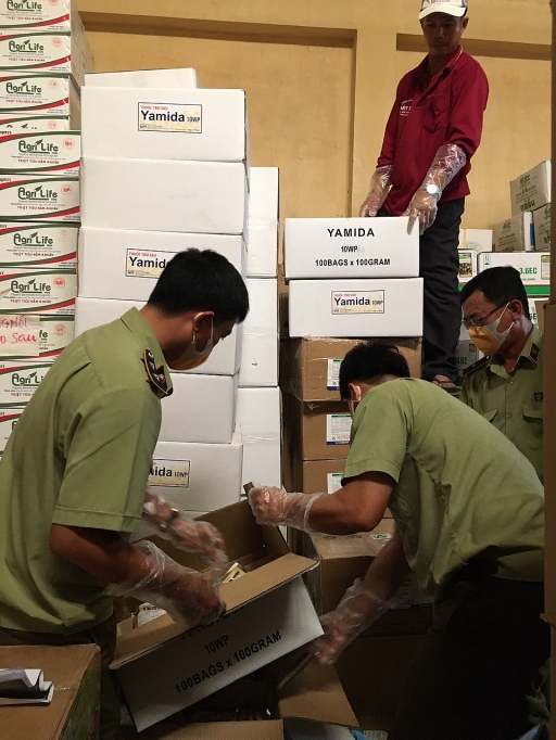 Phát hiện cửa hàng bán thuốc trừ sâu nghi vấn giả mạo nhãn hiệu tại An Giang phat hien cua hang ban thuoc tru sau nghi van gia mao nhan hieu tai an giang