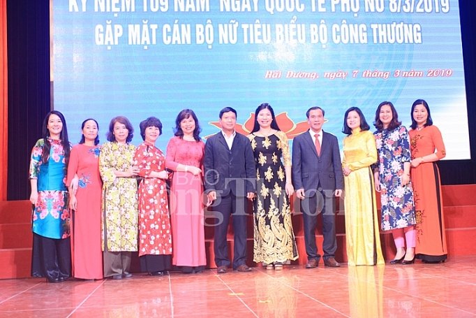 cong doan bo cong thuong chao mung ngay quoc te phu nu 83
