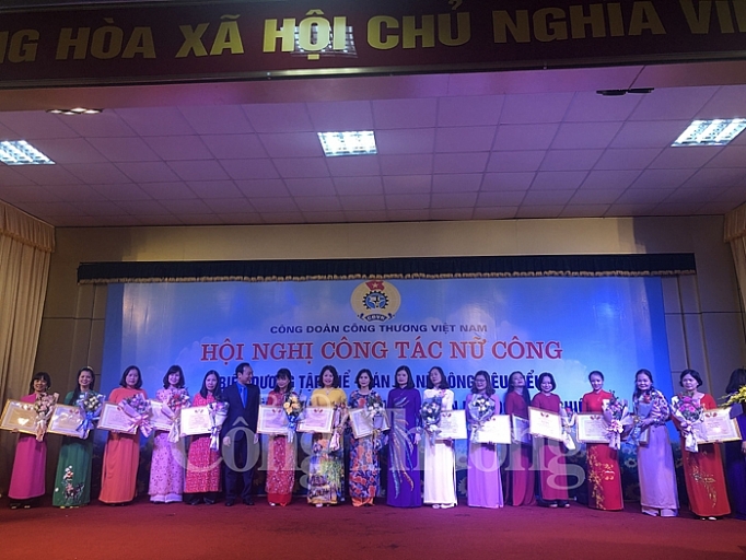 cong doan cong thuong viet nam bieu duong 70 tap the can bo nu cong tieu bieu