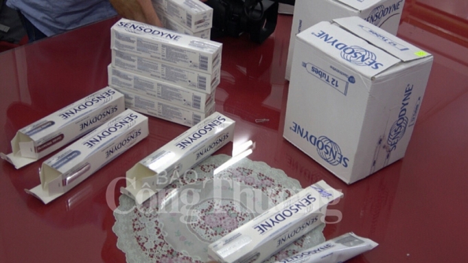 Phát hiện hàng nghìn sản phẩm giả mạo nhãn hiệu Uniqlo, The North Face, Sensodyne phat hien hang nghin san pham gia mao nhan hieu uniqlo the north face sensodyne